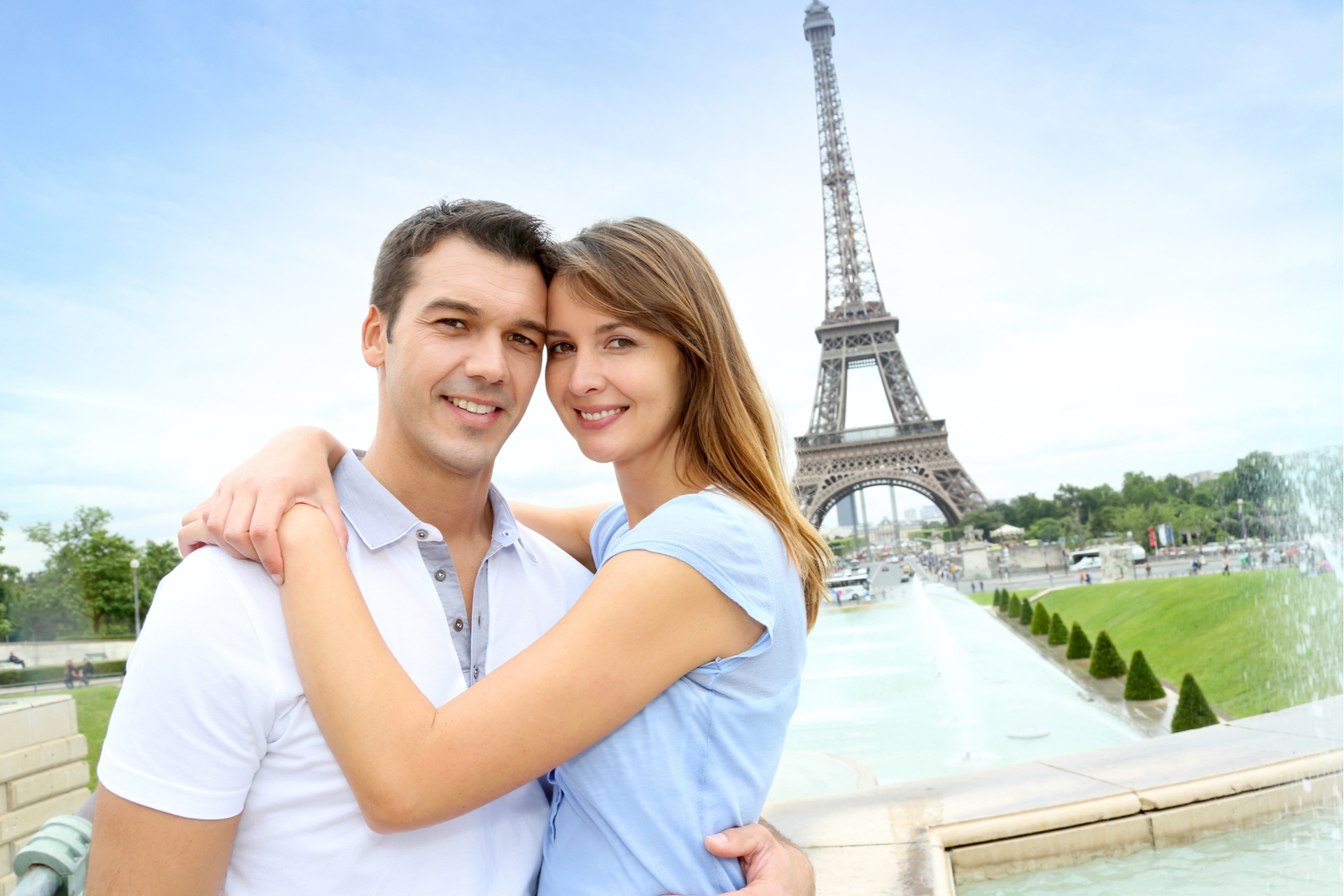 Travel dating. Девушка и рука в Европе. Лавиза.