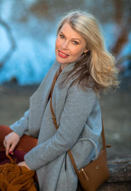 Alena • 51 • France