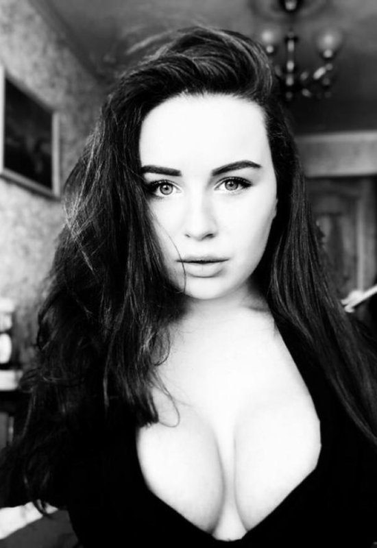 Maria • 25 • France
