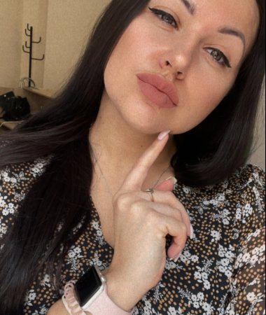 Viktoria, 33