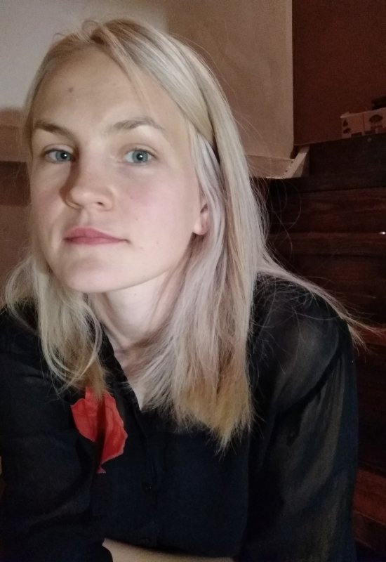 Yana • 35 • Ukraine