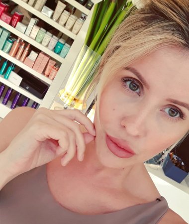 Yulia, 43
