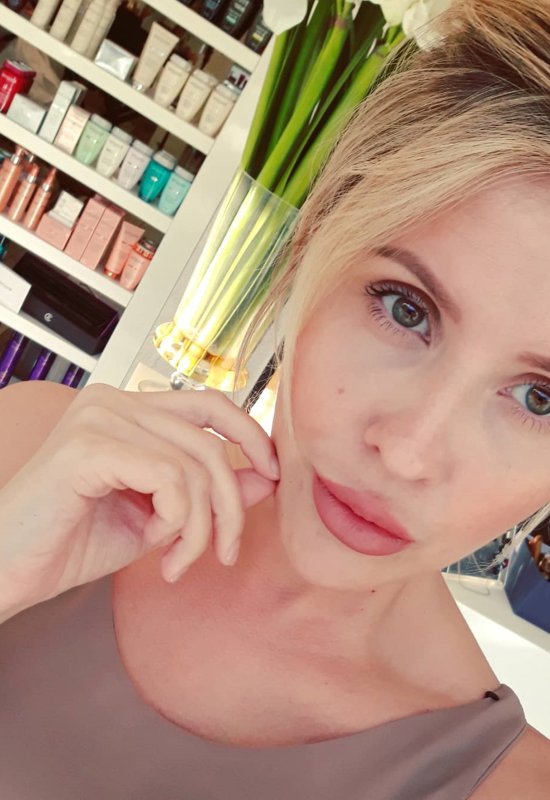 Yulia • 43 • France