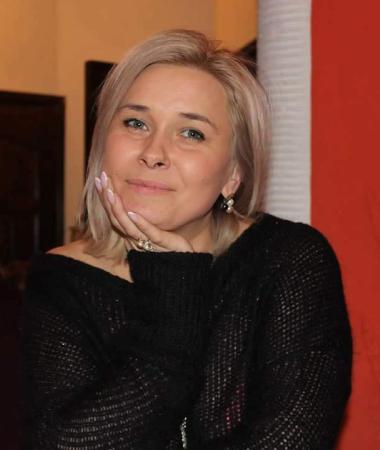Natalia, 51