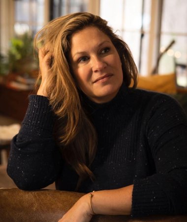 Andrea, 43