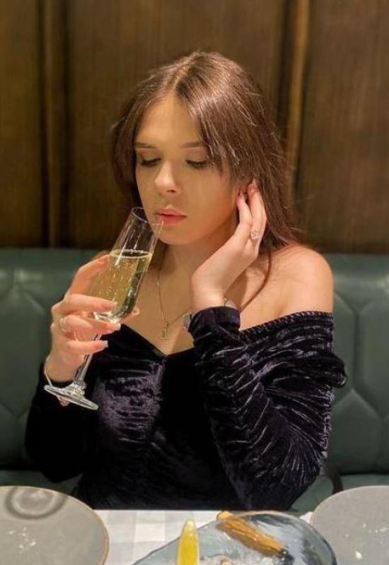 Daryna • 24 • Ukraine
