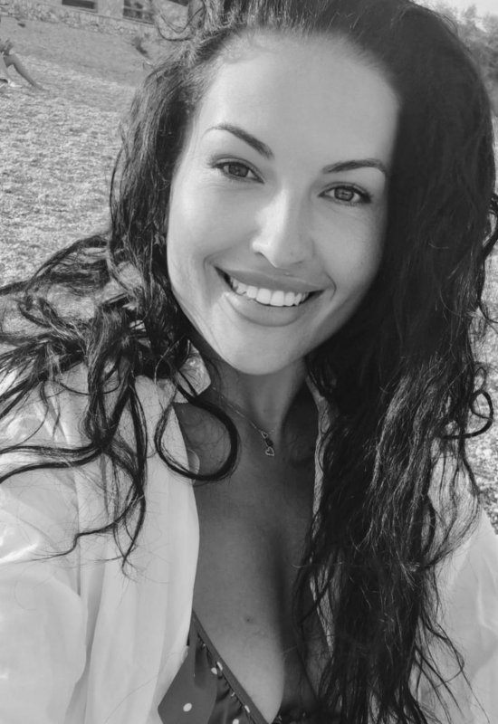 Alina • 44 • Франция