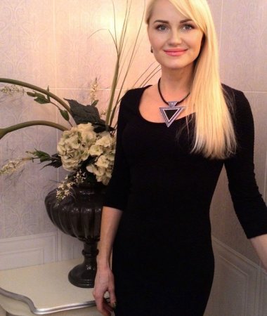 Julia, 43