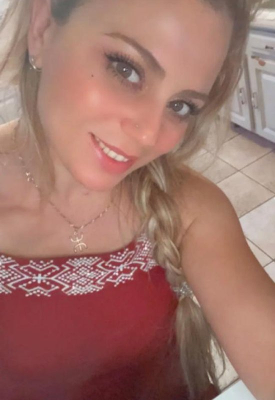 Amel • 43 • France