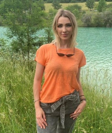 Natalia, 49