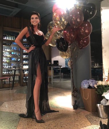 Dana, 47