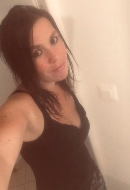 Julie • 40 • France