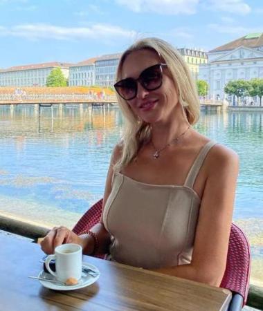 Alisa, 46