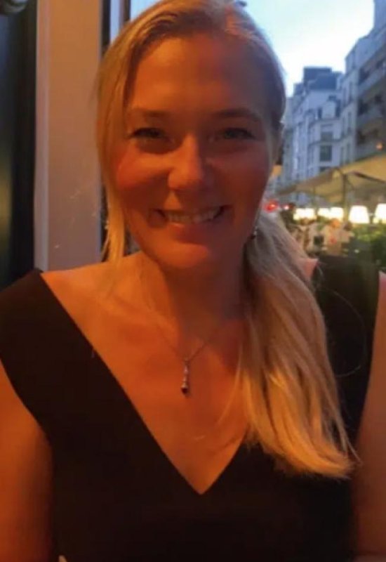 Anna • 48 • France