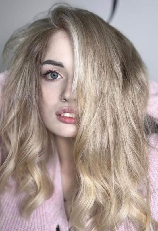 Daria • 27 • Ukraine