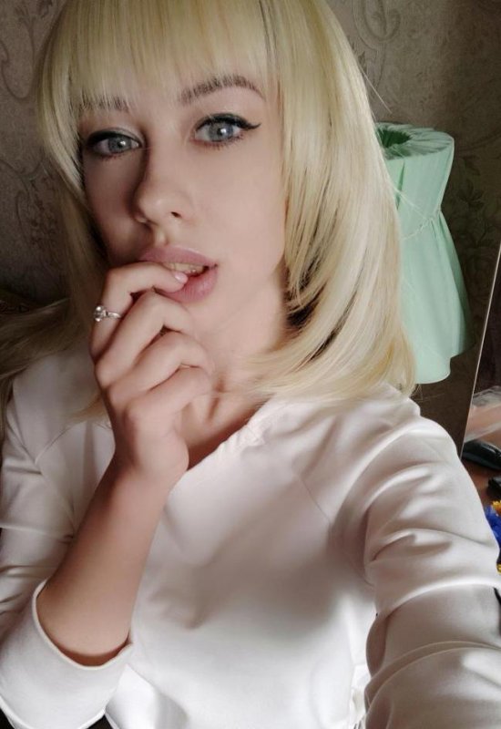 Diana • 27 • Ukraine