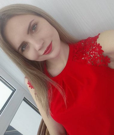 Alexandra, 33