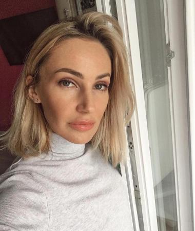 Alena, 48