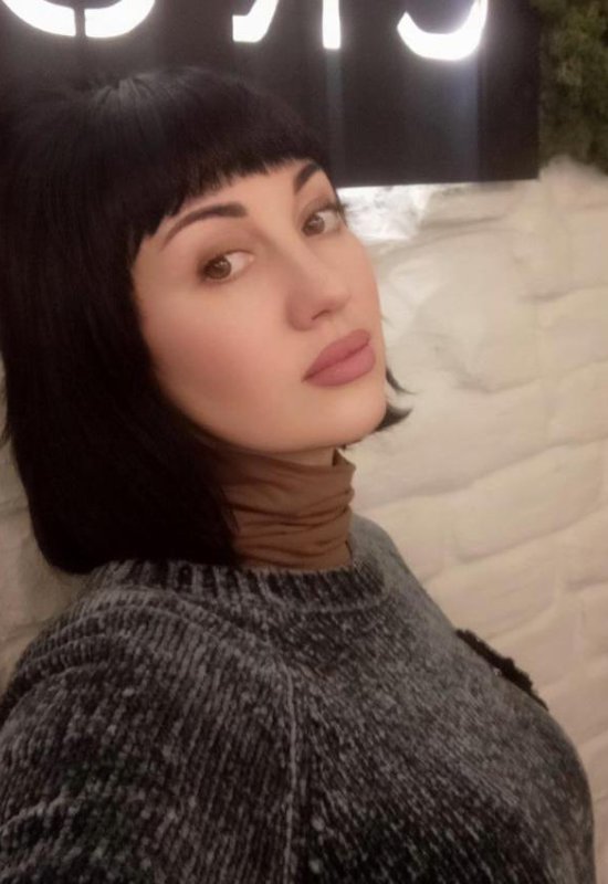 Anna • 40 • Ukraine