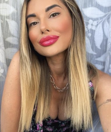 Eva , 37