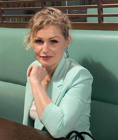 Ewa, 49