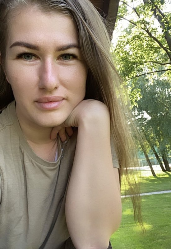 Julya • 41 • Ukraine