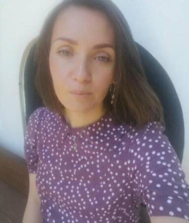 Nadya, 43