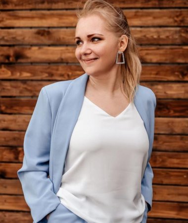 Irina, 44
