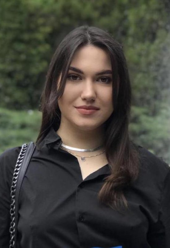 Dasha • 37 • Ukraine