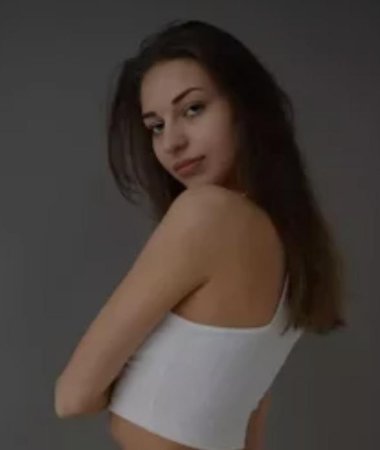 Larissa, 30