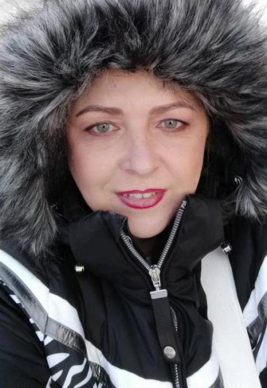Elena • 46 • Slovakia