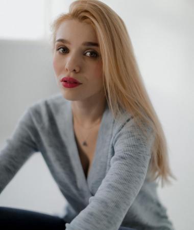 Angelina, 31