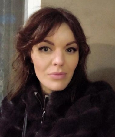 Alexandra, 33