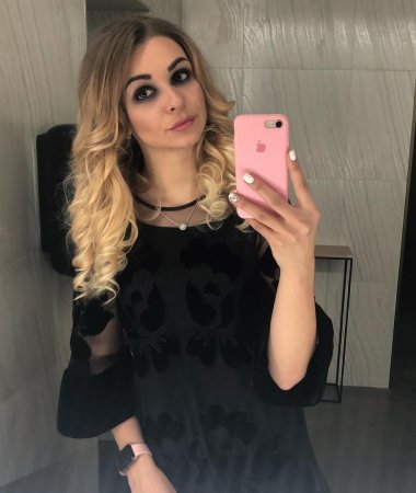 Julia, 38
