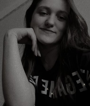 Anna, 22