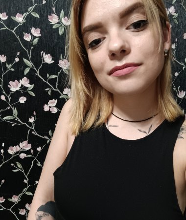 Alexandra, 29