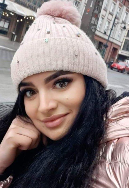 Maria • 34 • France
