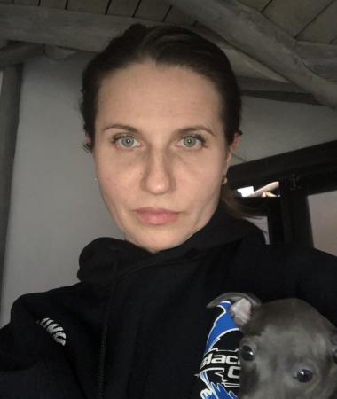 Viktoria, 49