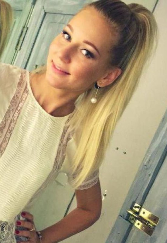 Yana • 32 • Russie