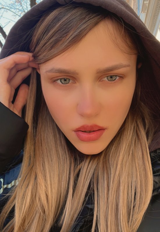 Nadin • 25 • Romania
