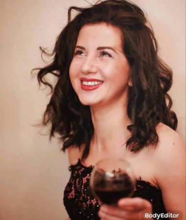 Alexandra, 44