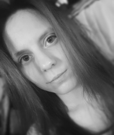 Valentina, 24