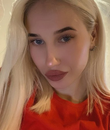 Nika, 24