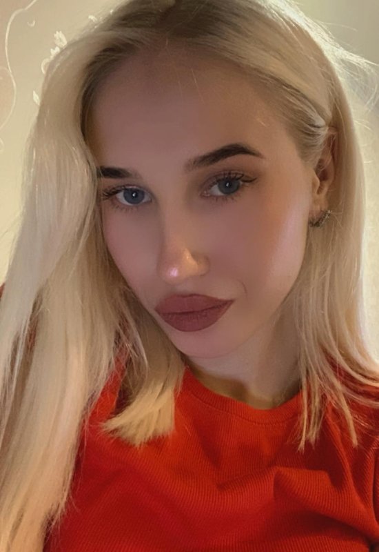 Nika • 24 • Russia