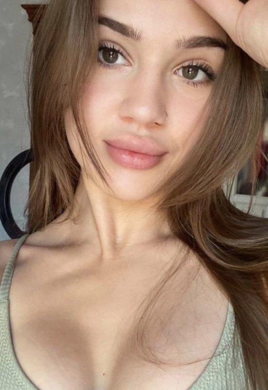 Dasha • 27 • Ukraine