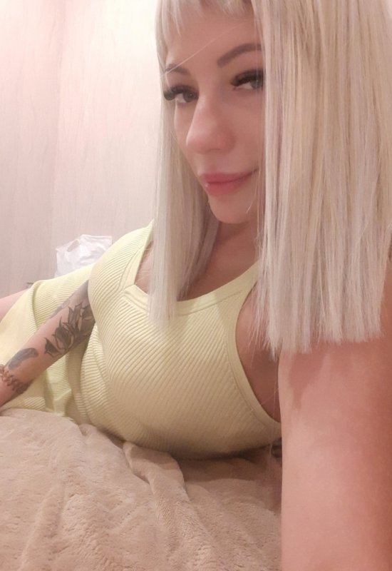 Darya • 44 • United Kingdom