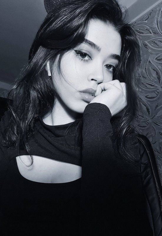 Dina • 25 • Росія