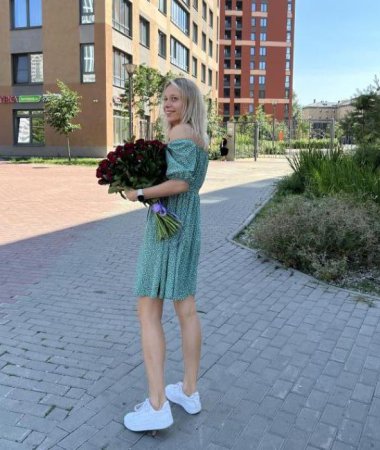Anna, 37