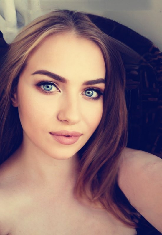 Nina • 37 • Ukraine