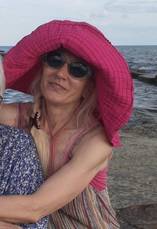 Elena • 52 • Russie